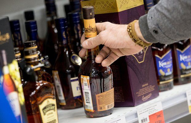 Минимальные цены на алкоголь в 2019 году 371 рубль, бутылки водки того